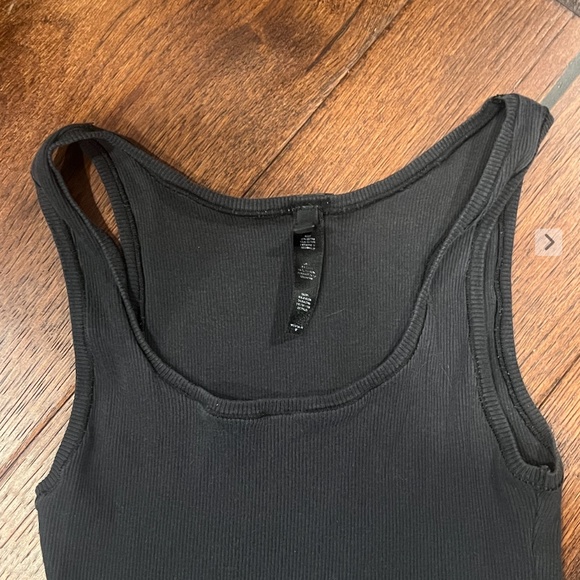 SKIMS WOMEN’S RIBBED CROP TANK TOP, SIZE MEDIUM, BLACK - Picture 3 of 7